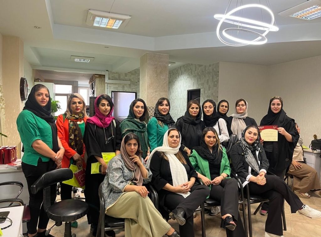آموزشگاه تخصصی کاشت ناخن بانو هلیا در تهران
